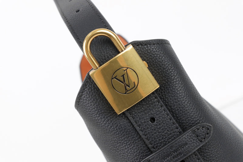 Bolsa Low Key Hobo PM Louis Vuitton