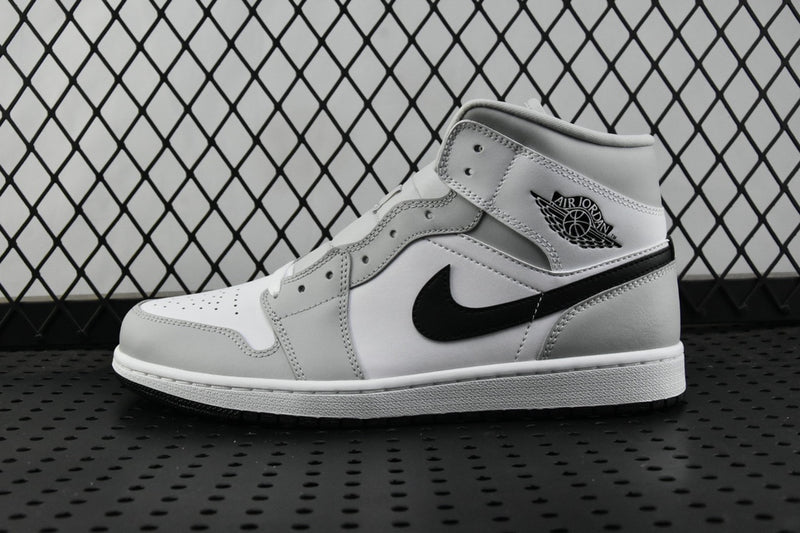 Tênis Air Jordan 1 MID