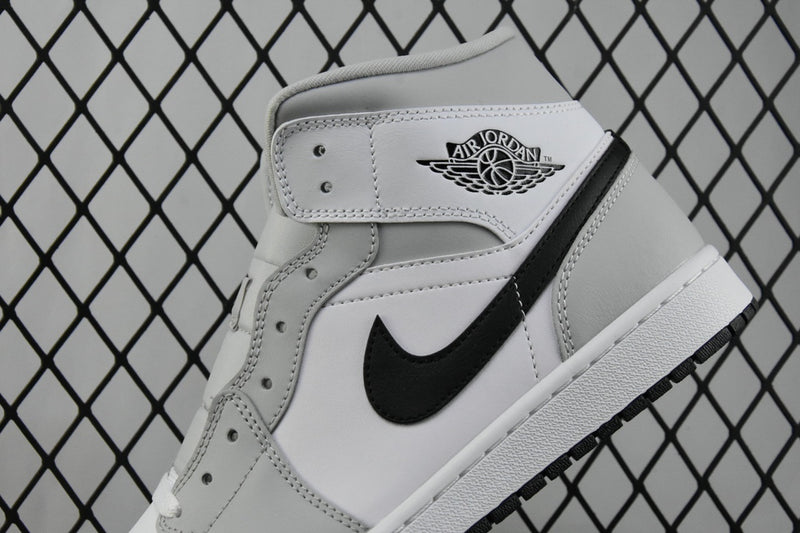 Tênis Air Jordan 1 MID
