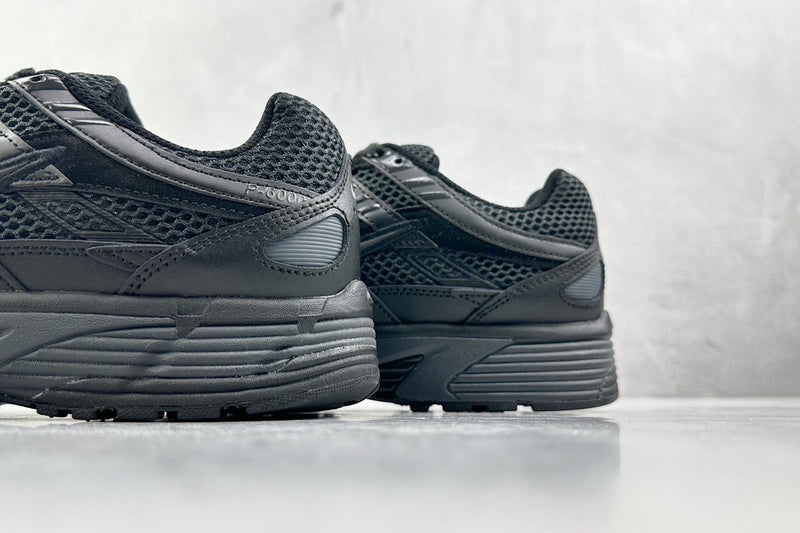 Tênis Nike P-6000