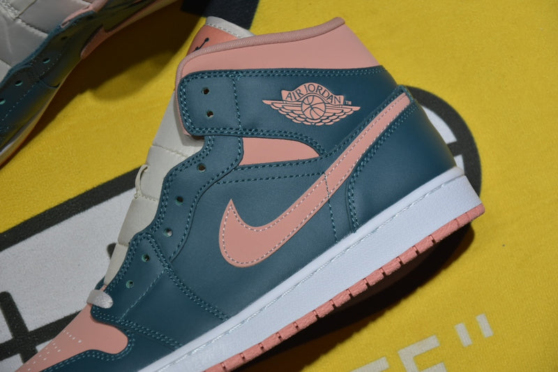 Tênis Air Jordan 1 MID