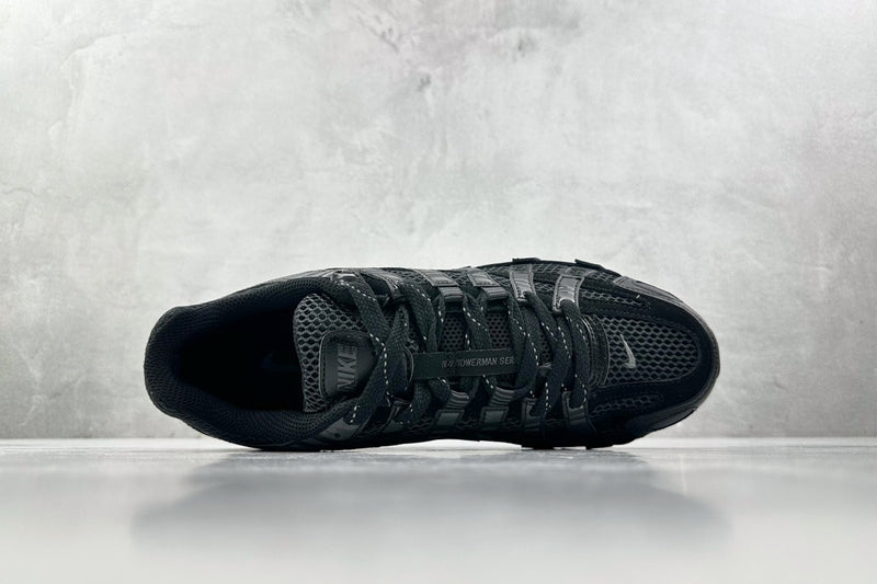 Tênis Nike P-6000