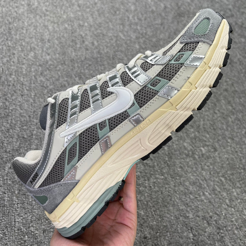 Tênis Nike P-6000
