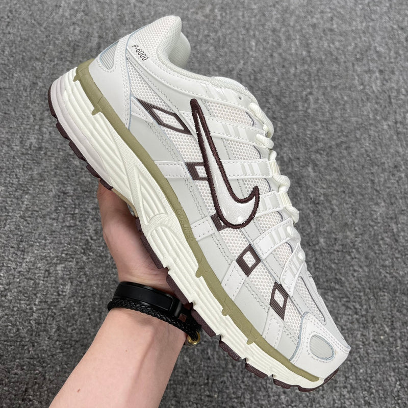 Tênis Nike P-6000