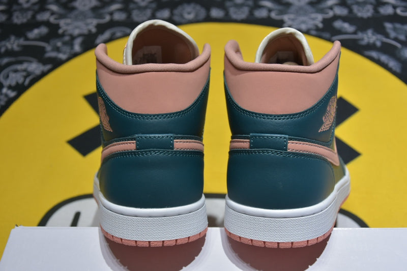 Tênis Air Jordan 1 MID