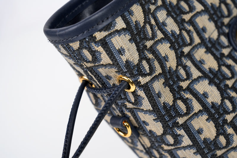 Bolsa Montaigne Mini Bucket Dior