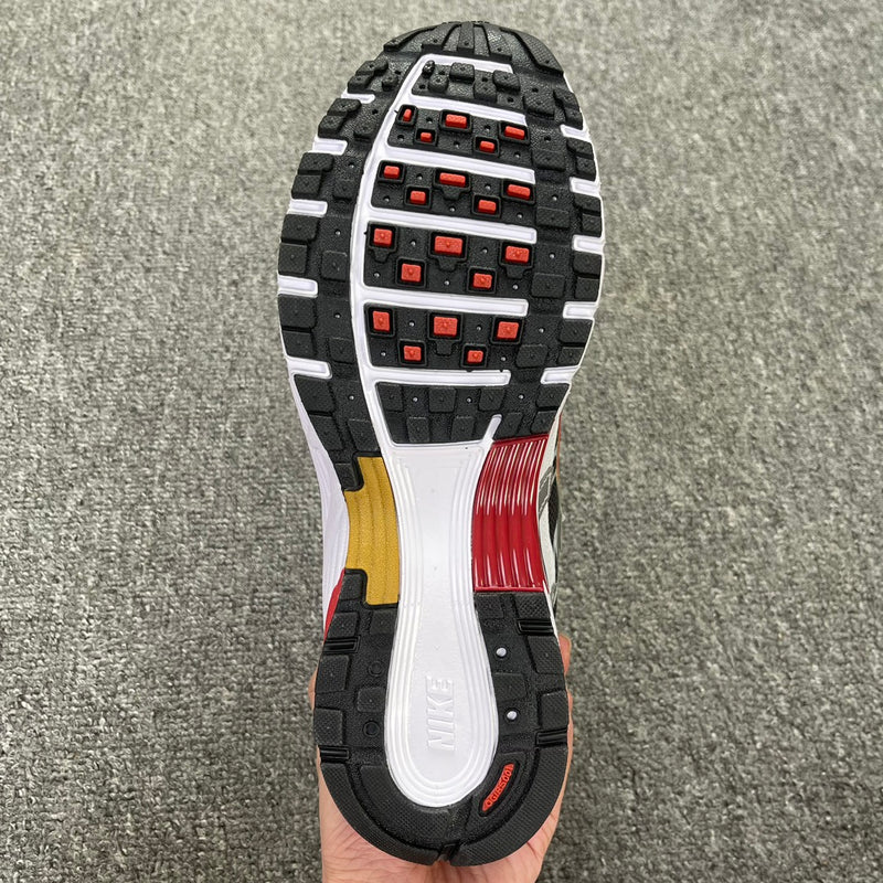 Tênis Nike P-6000