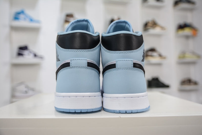 Tênis Air Jordan 1 MID