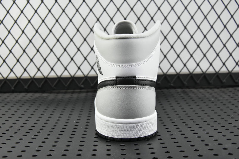 Tênis Air Jordan 1 MID