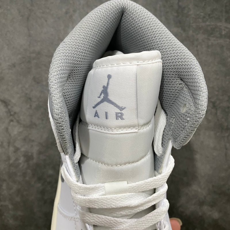 Tênis Air Jordan 1 MID