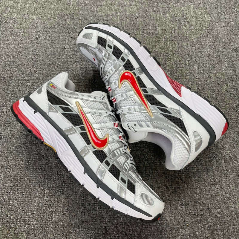 Tênis Nike P-6000