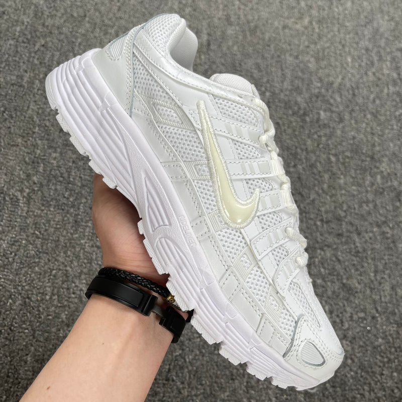 Tênis Nike P-6000