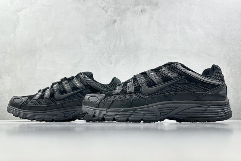 Tênis Nike P-6000