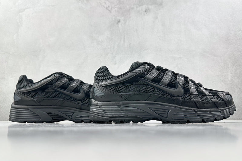 Tênis Nike P-6000