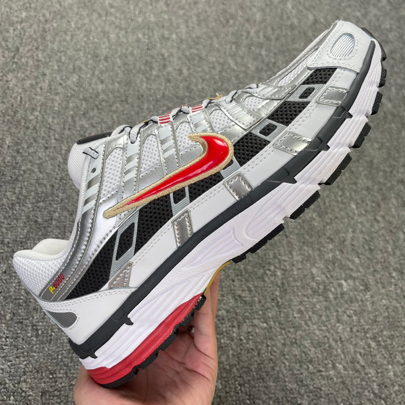 Tênis Nike P-6000