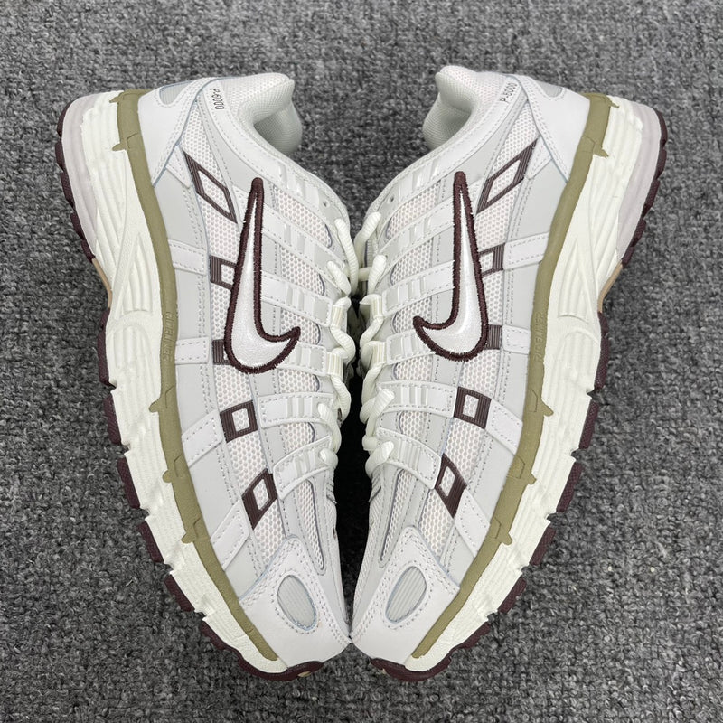 Tênis Nike P-6000