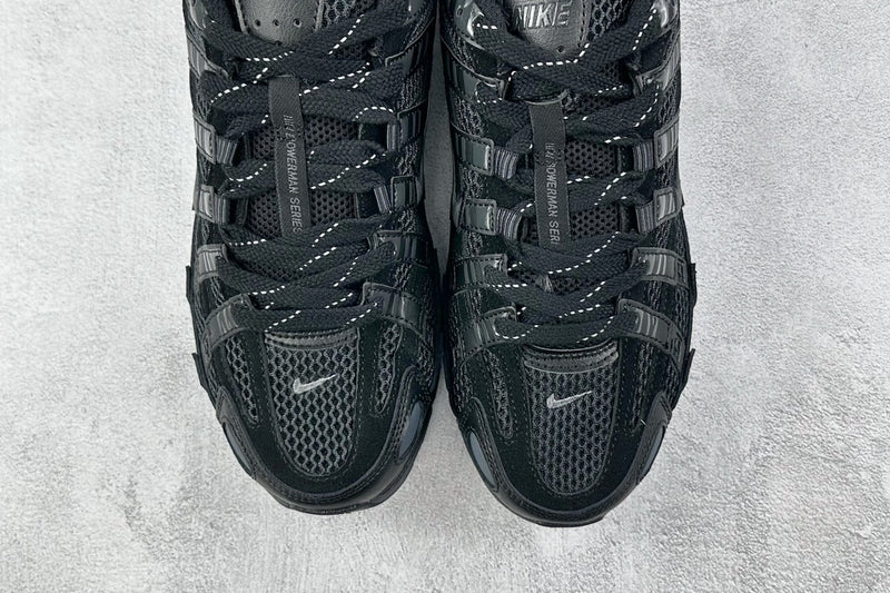 Tênis Nike P-6000