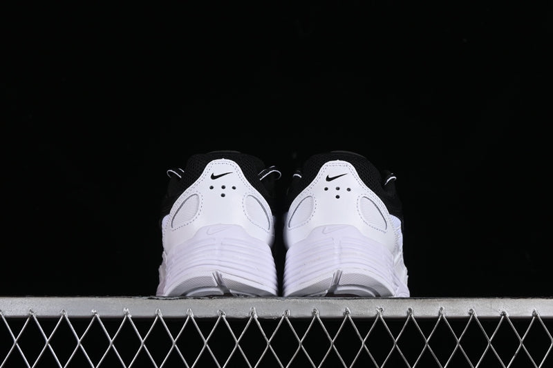 Tênis Nike P-6000
