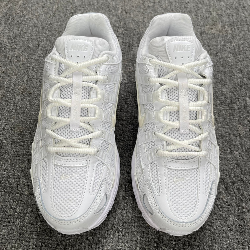 Tênis Nike P-6000