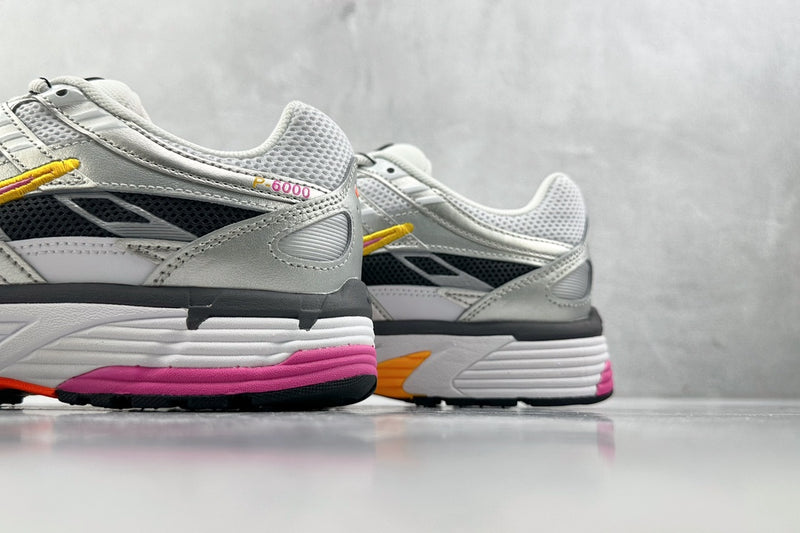 Tênis Nike P-6000