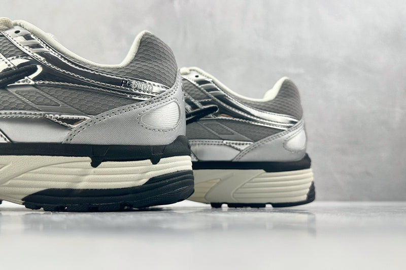 Tênis Nike P-6000