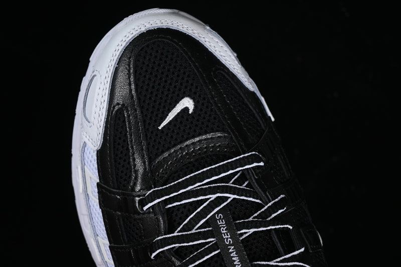 Tênis Nike P-6000
