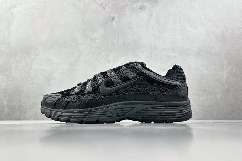 Tênis Nike P-6000