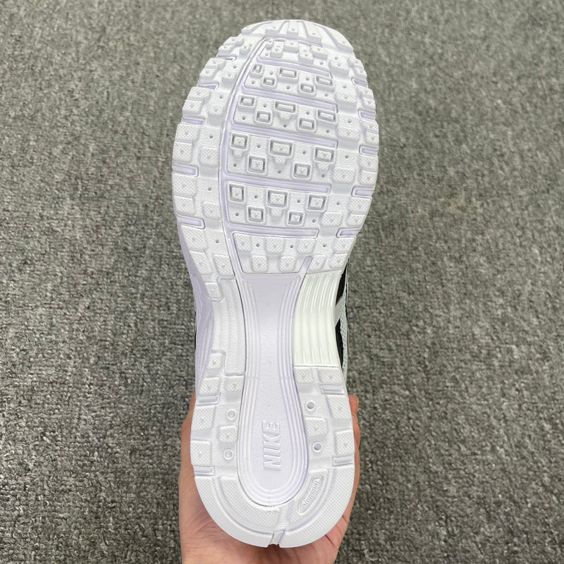Tênis Nike P-6000