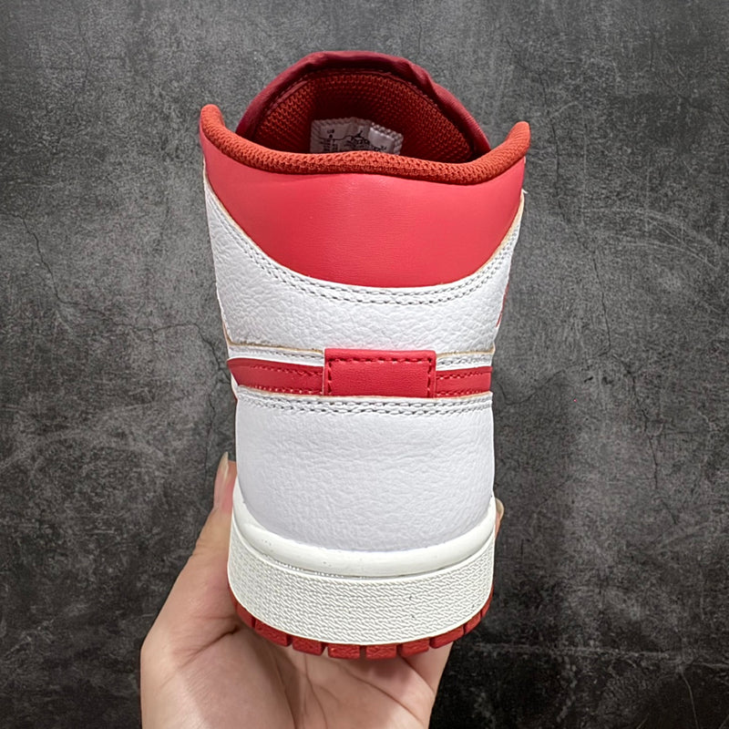 Tênis Air Jordan 1 MID