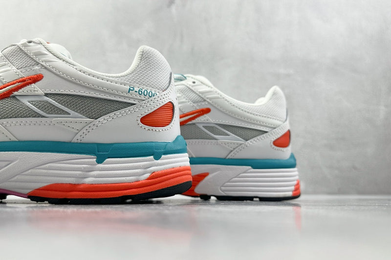 Tênis Nike P-6000