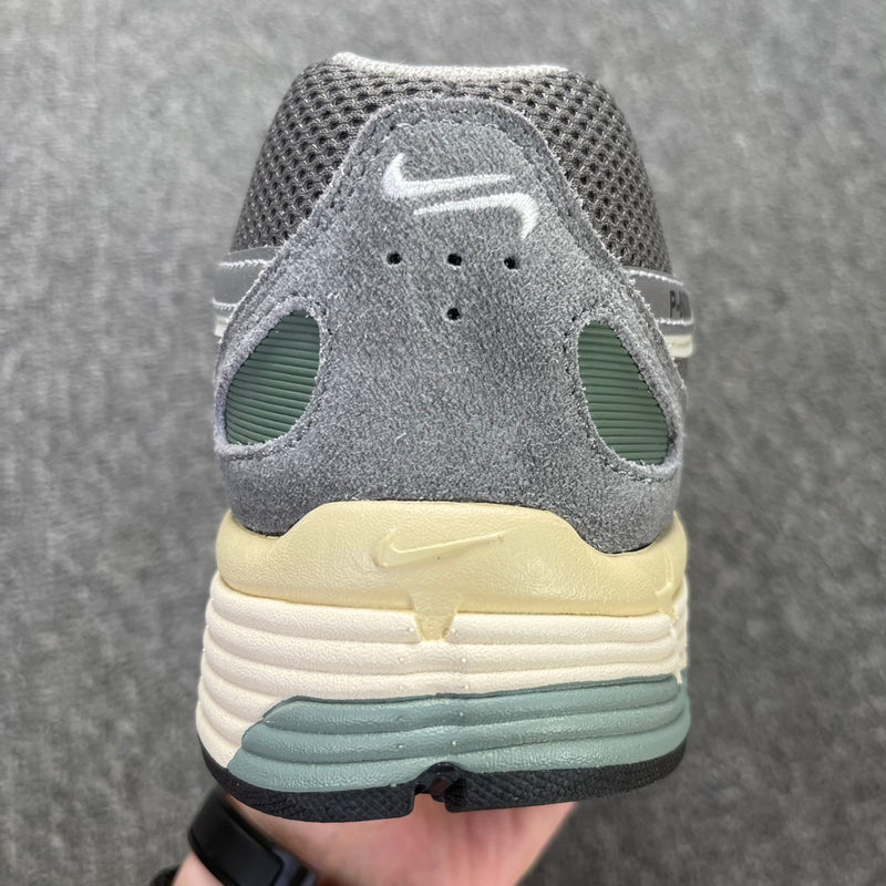Tênis Nike P-6000