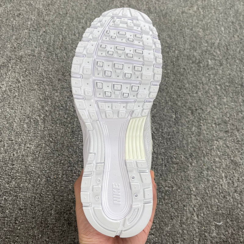 Tênis Nike P-6000