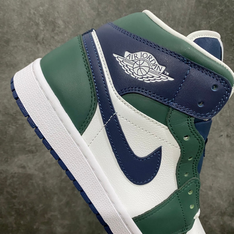 Tênis Air Jordan 1 MID