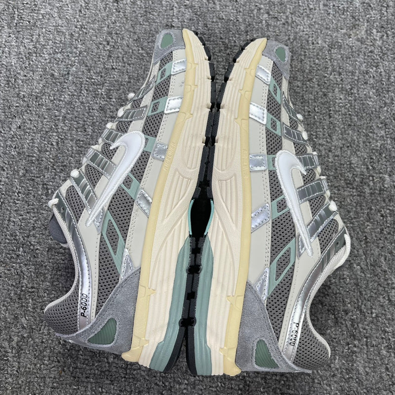 Tênis Nike P-6000