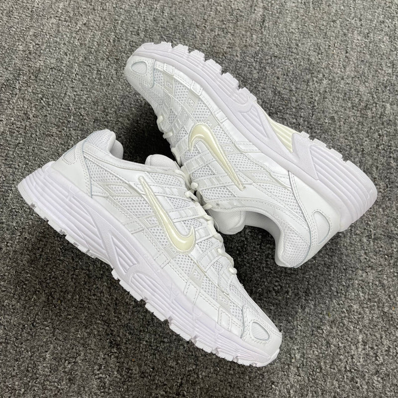 Tênis Nike P-6000