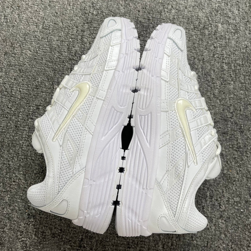 Tênis Nike P-6000