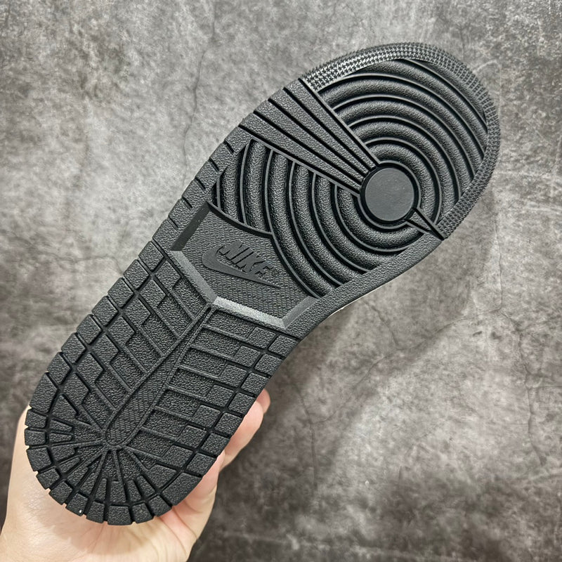 Tênis Air Jordan 1 MID