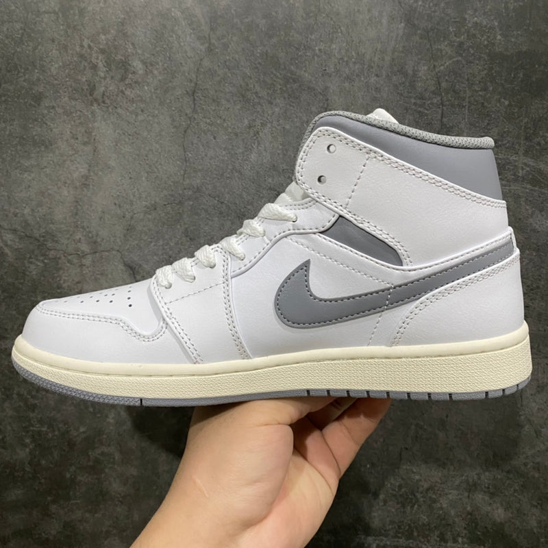 Tênis Air Jordan 1 MID