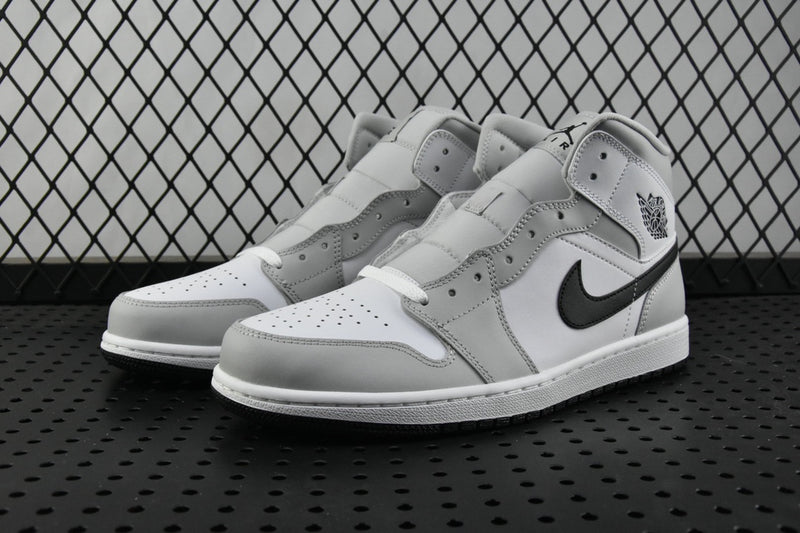 Tênis Air Jordan 1 MID