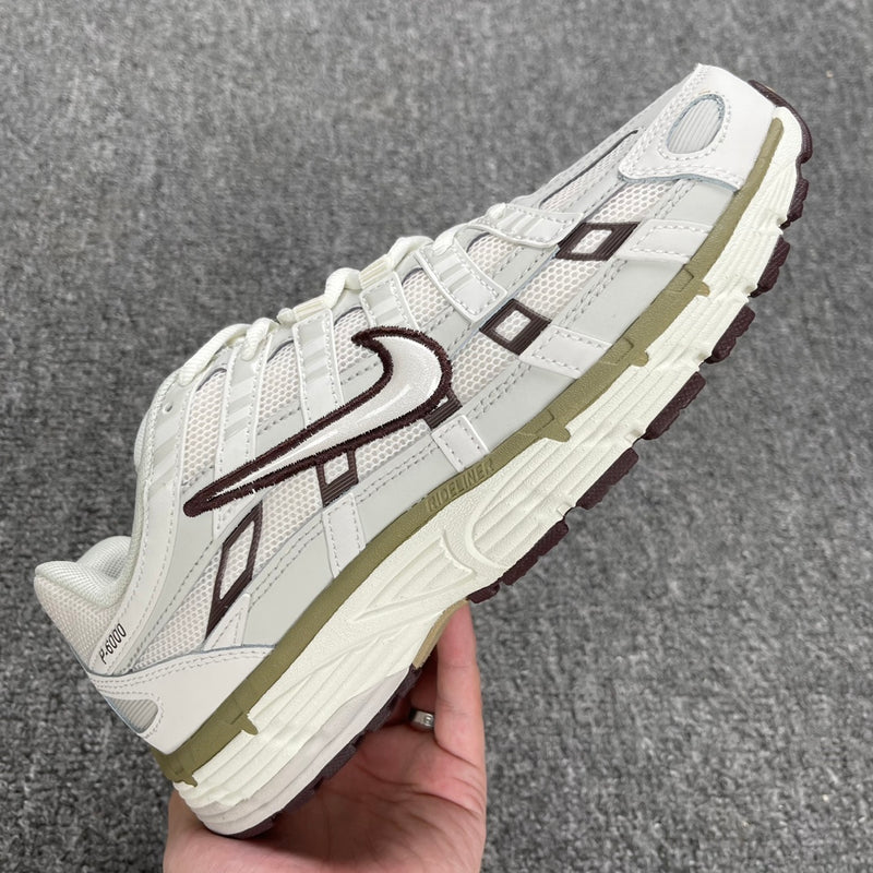 Tênis Nike P-6000