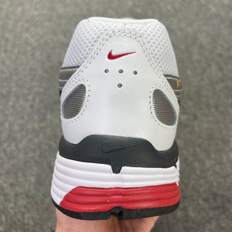 Tênis Nike P-6000