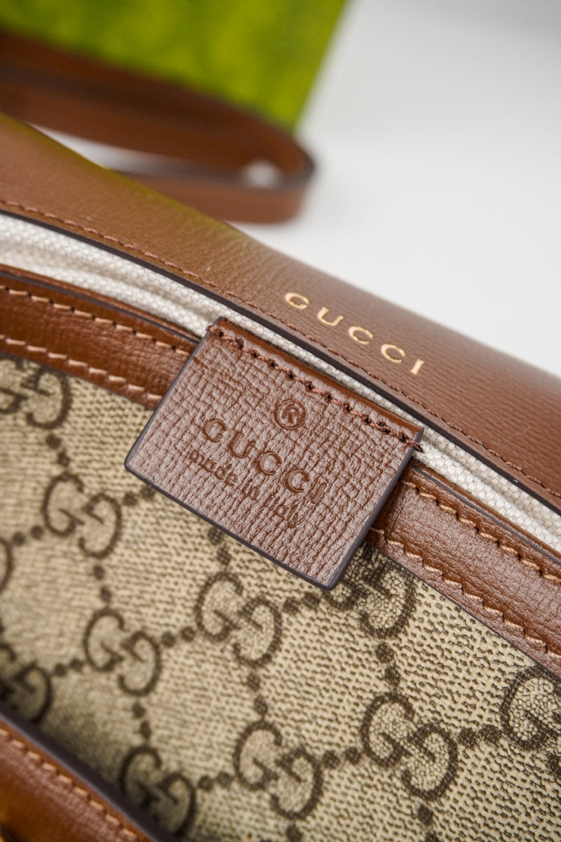 Bolsa Gucci de Onbro com Detalhe Horsibet 1955