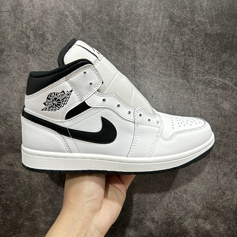 Tênis Air Jordan 1 MID