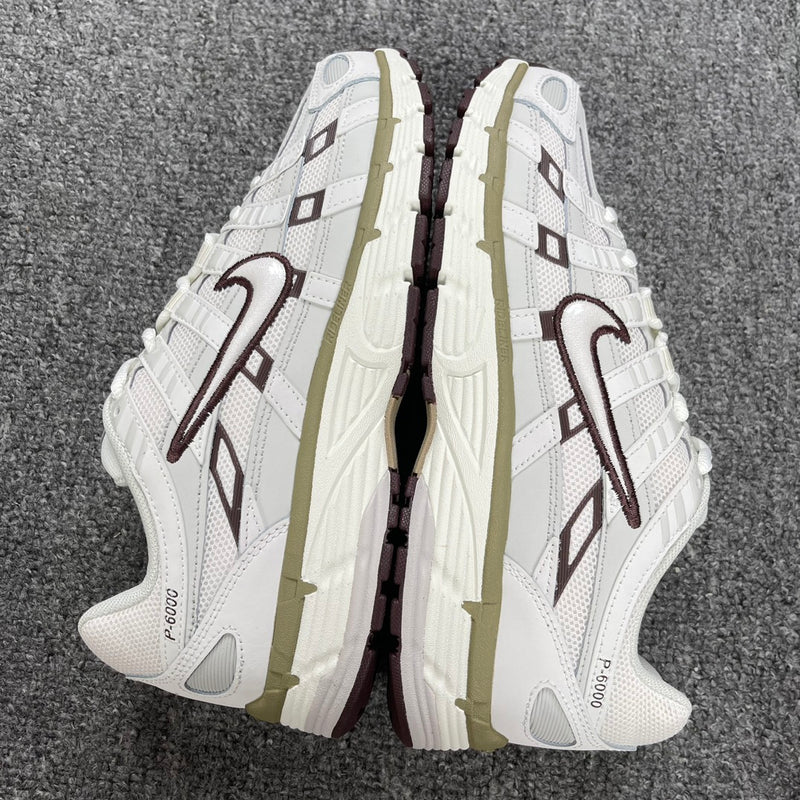 Tênis Nike P-6000