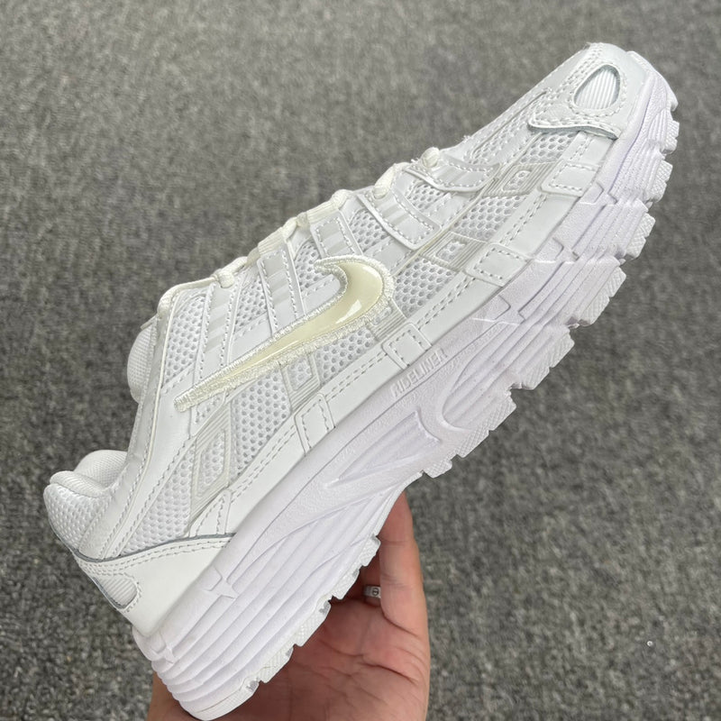 Tênis Nike P-6000