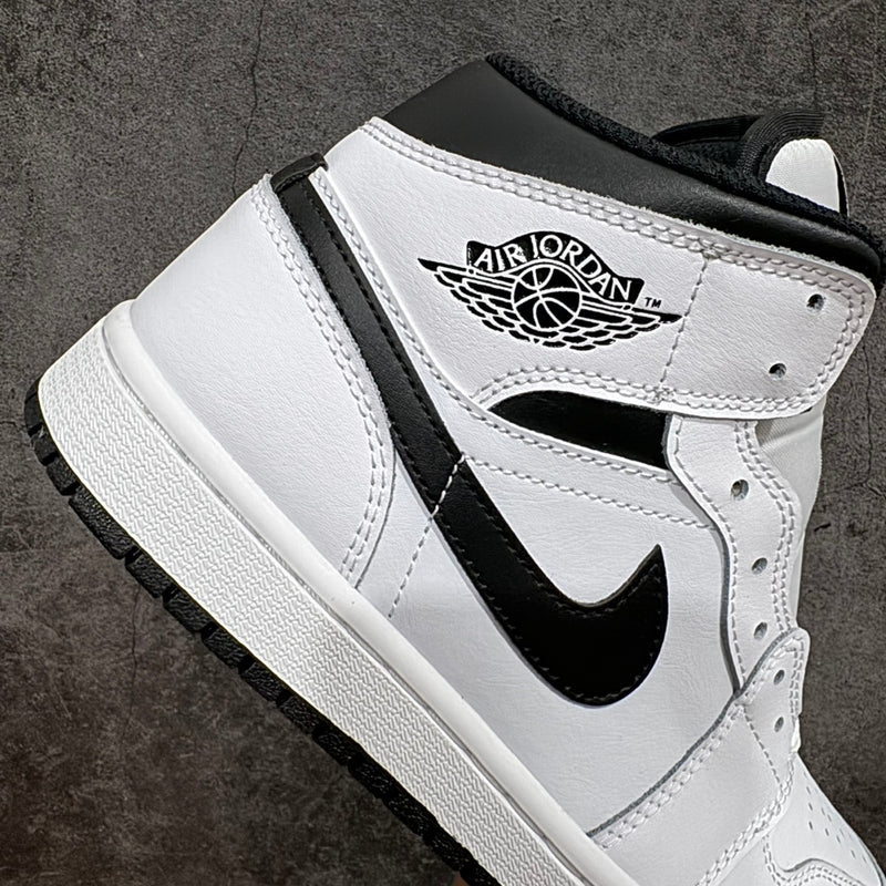 Tênis Air Jordan 1 MID