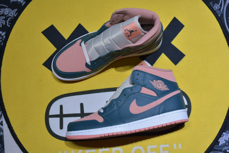 Tênis Air Jordan 1 MID