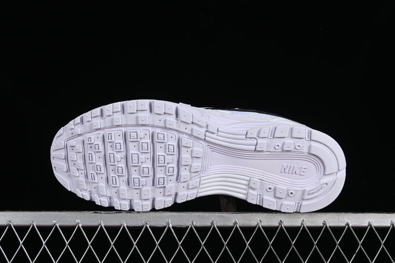 Tênis Nike P-6000