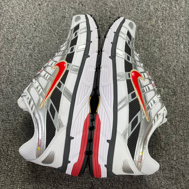 Tênis Nike P-6000