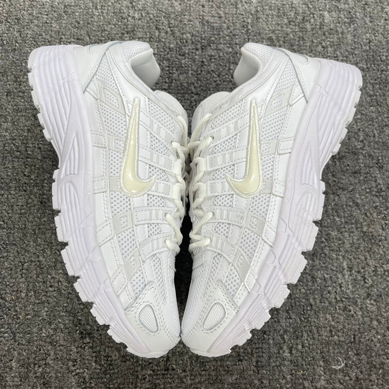 Tênis Nike P-6000
